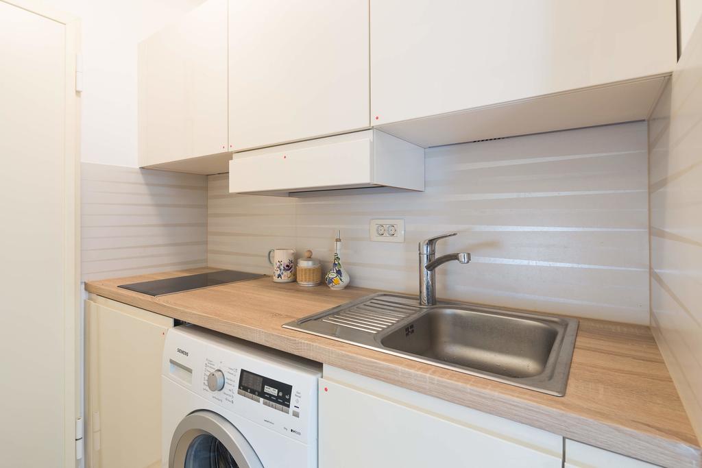 Phoenix Studio Apartment Спліт Екстер'єр фото