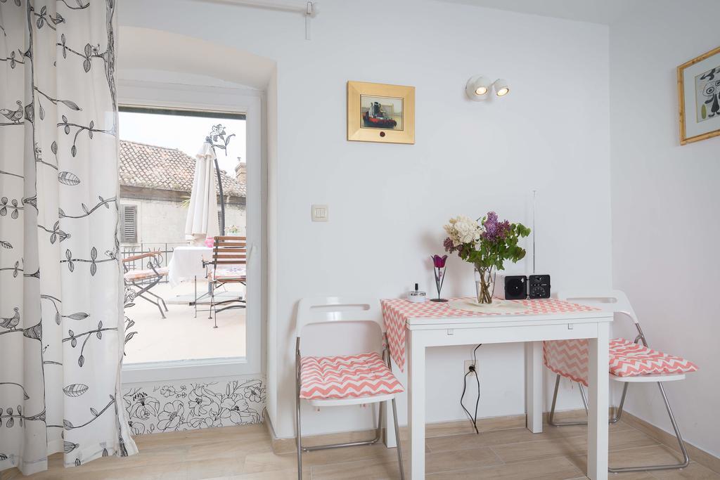Phoenix Studio Apartment Спліт Екстер'єр фото