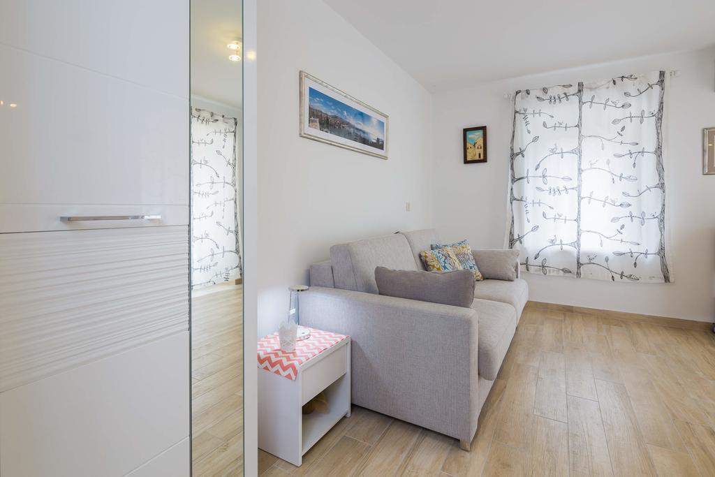 Phoenix Studio Apartment Спліт Екстер'єр фото