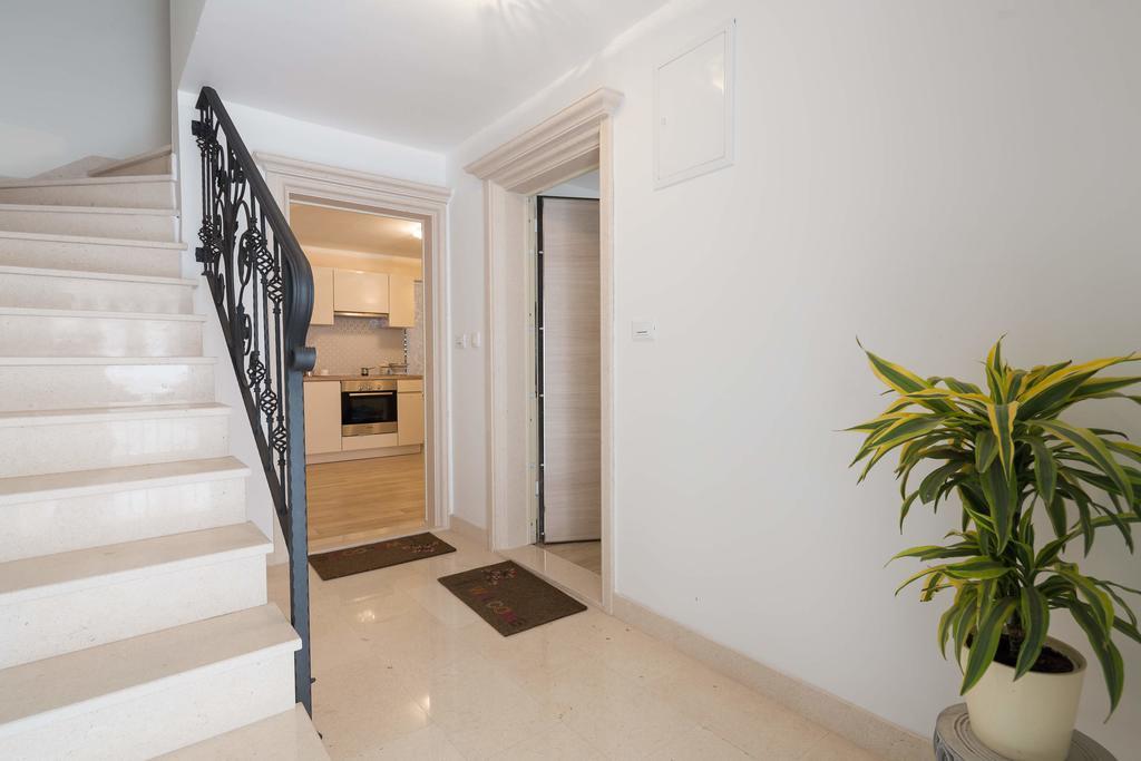 Phoenix Studio Apartment Спліт Екстер'єр фото